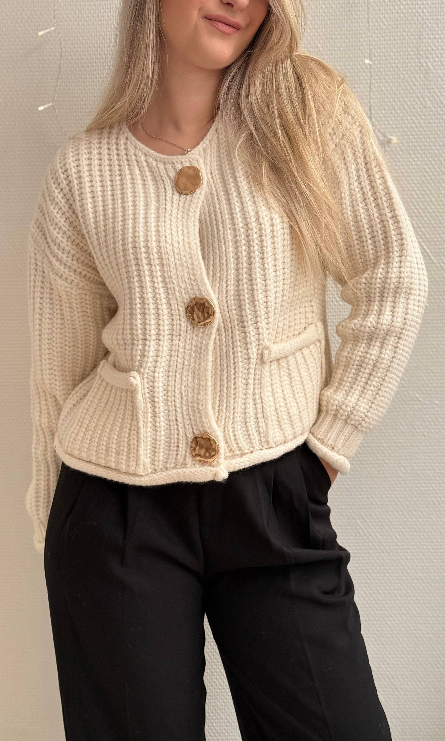 Pull gros boutons blanc DOVIE