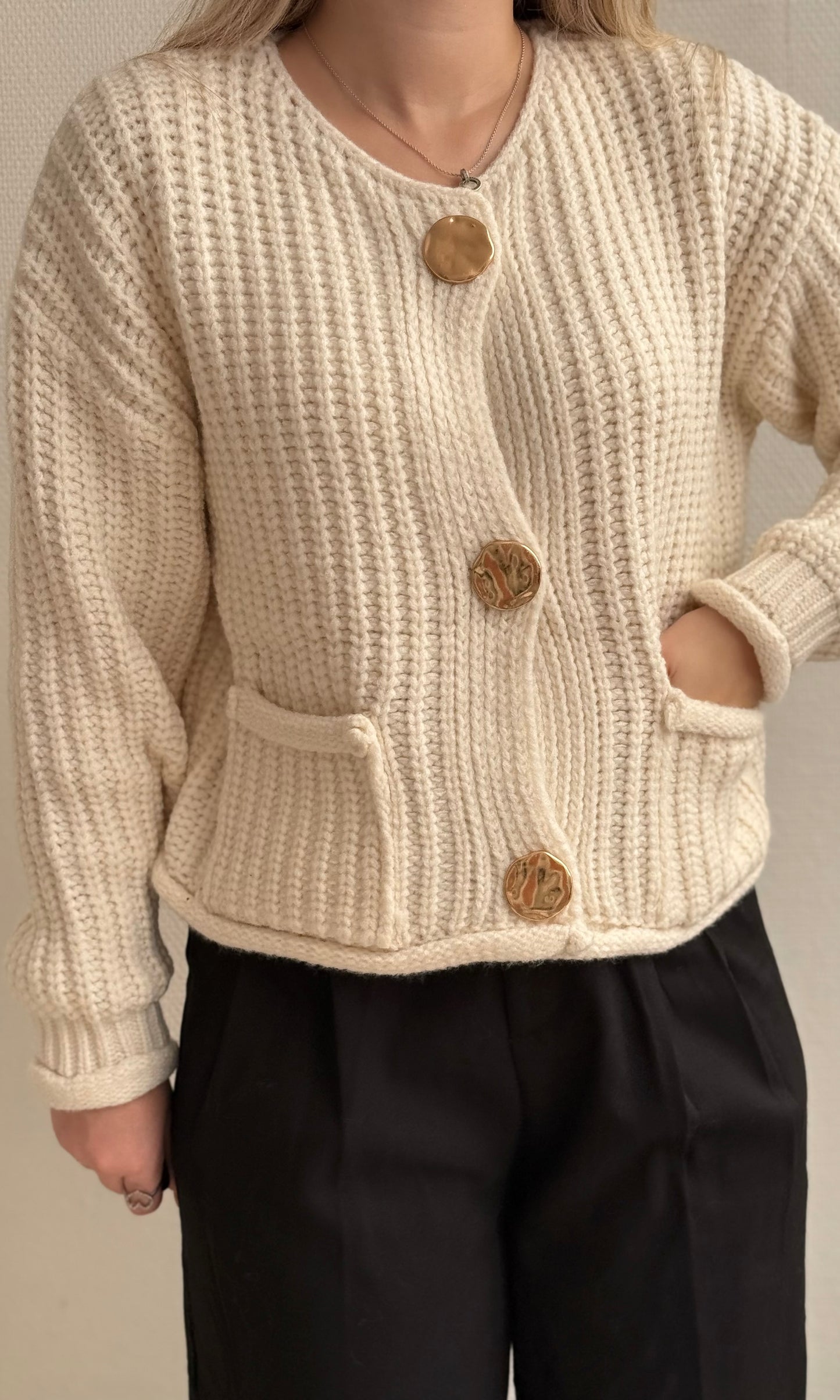 Pull gros boutons blanc DOVIE