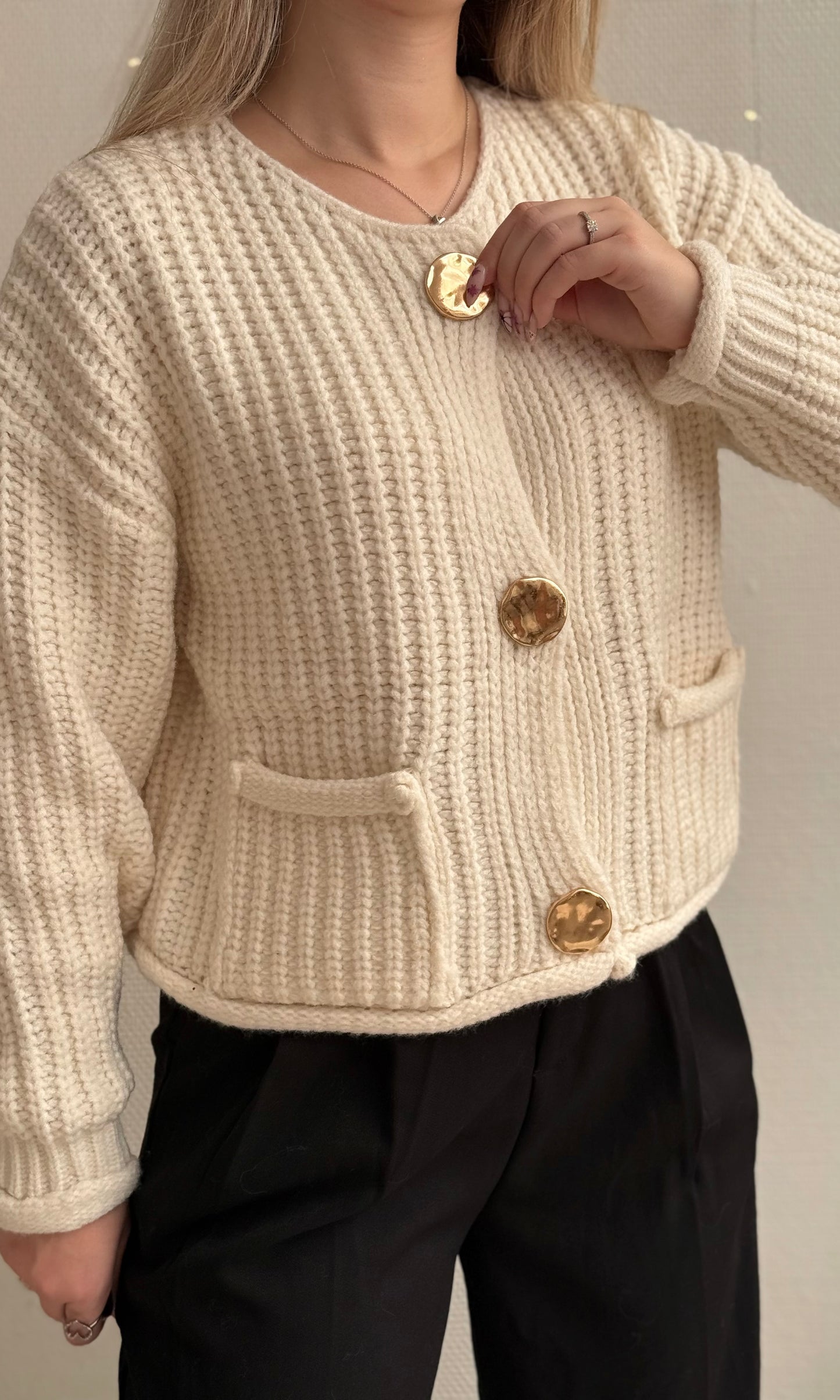 Pull gros boutons blanc DOVIE