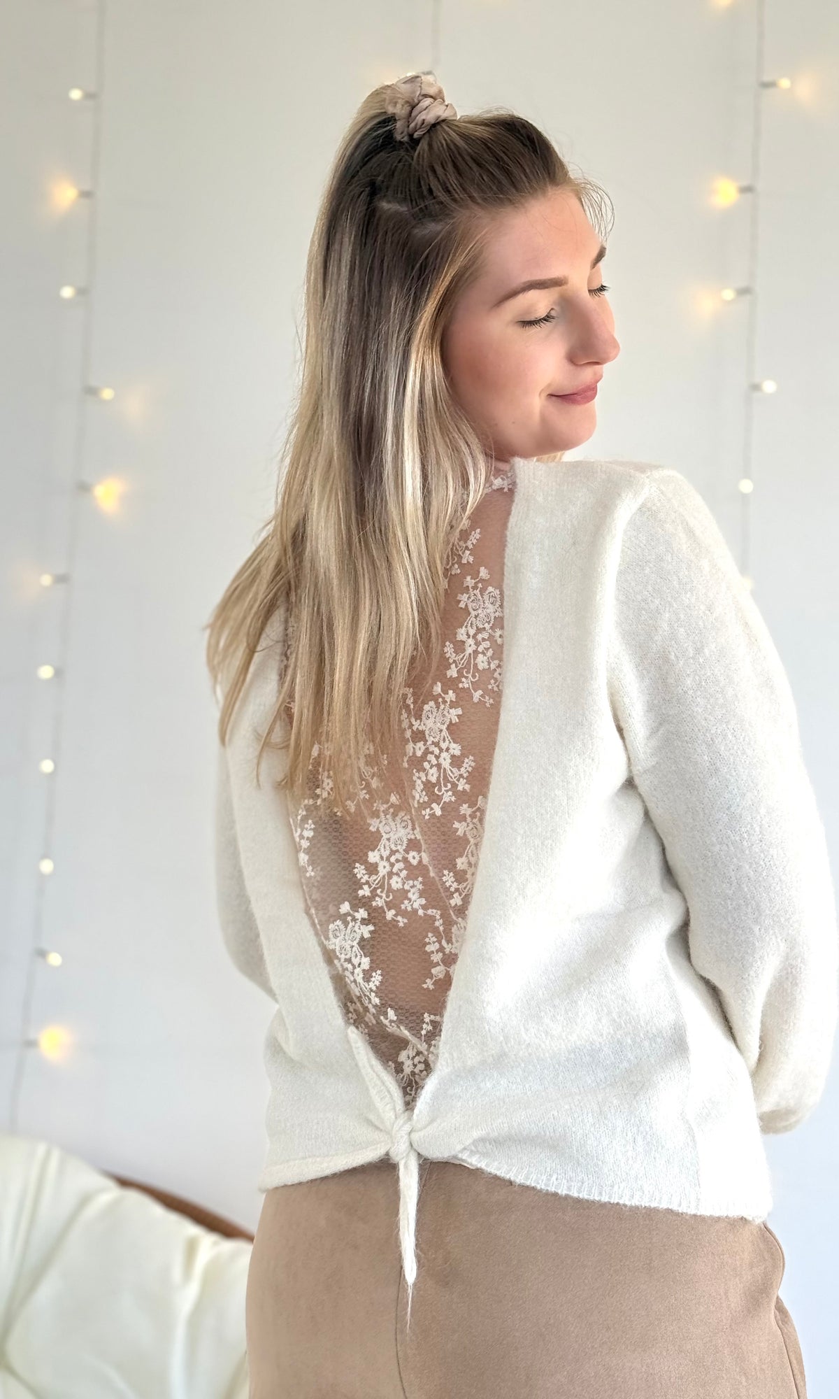 Pull avec dos nu en dentelle