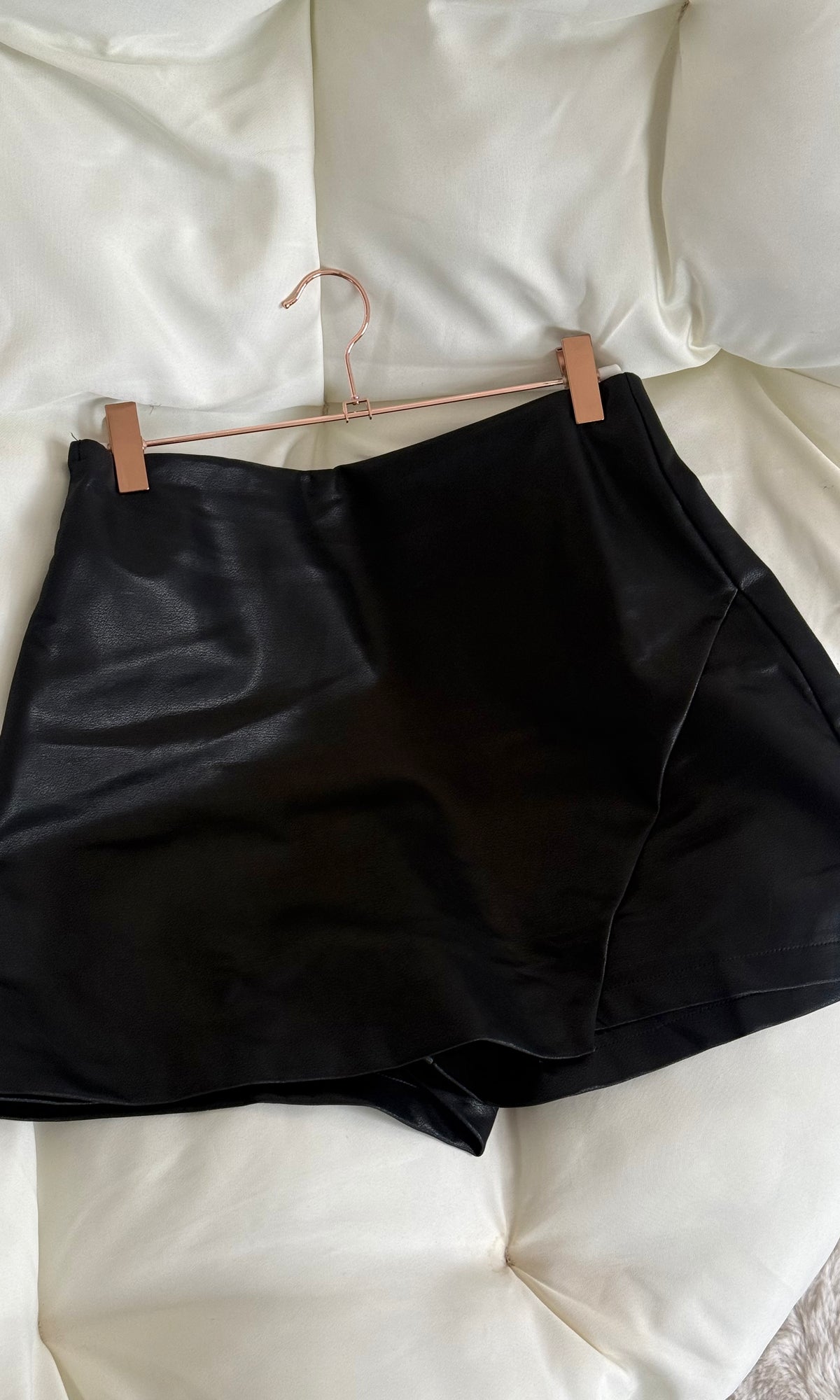 Jupe short en similicuir LEE